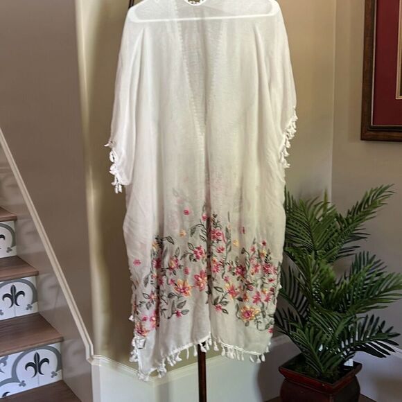 Embroidered Floral Swimsuit Coverup - Picture 5 of 6